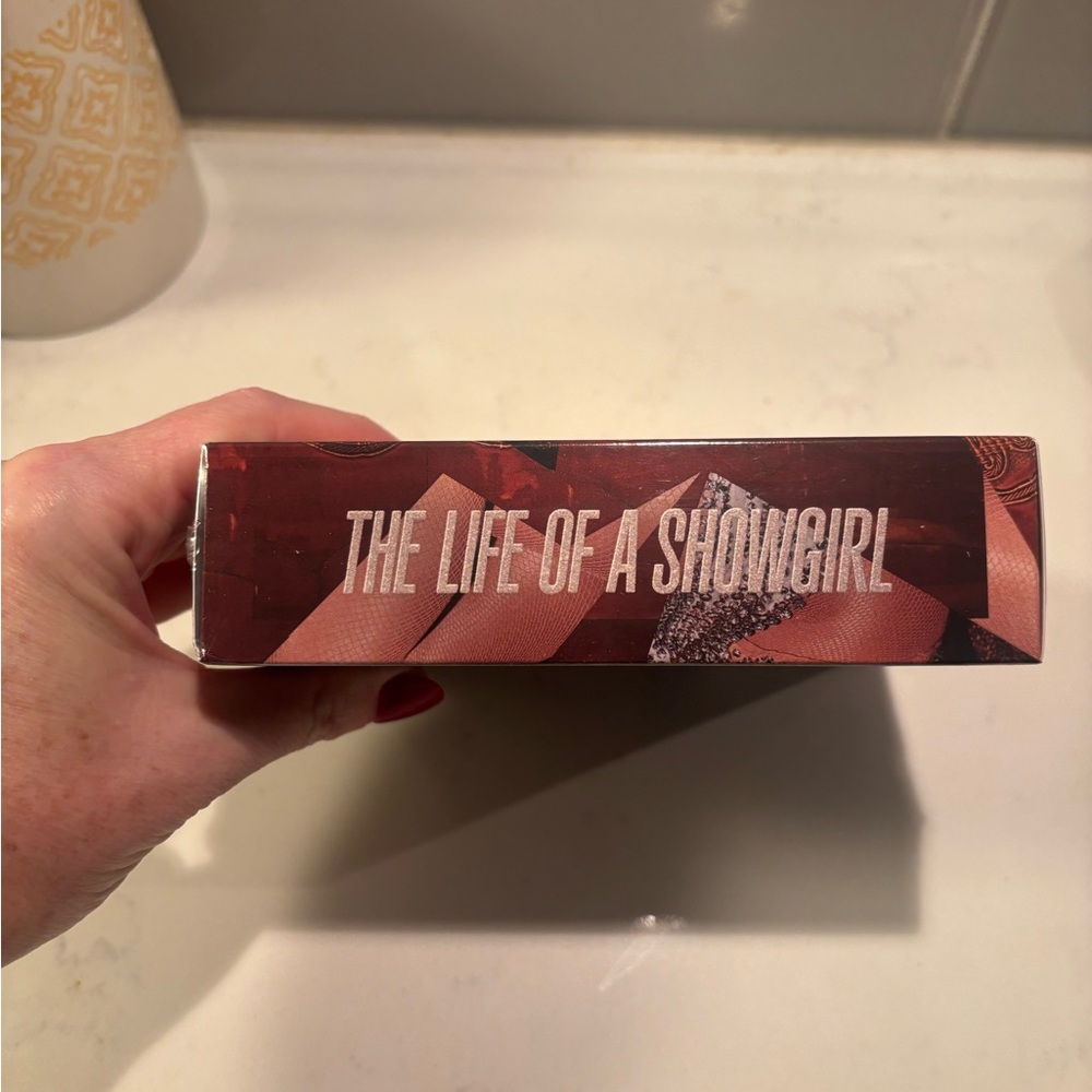The Life of a Showgirl It’s Beautiful box set with bracelet NEW UNOPENED - Picture 3 of 5